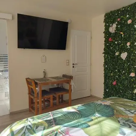 Ferienhaus Gite Les Nids De La Baie Favières